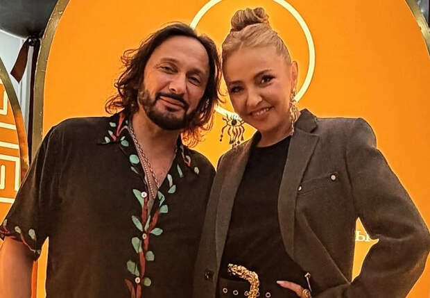 Татьяна Навка, Наташа Королёва и Виктория Шелягова и отпраздновали день рождения Стаса Михайлова