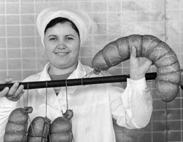 После Второй мировой войны на колбасе начали экономить, качество продукта стало стремительно падать. /Фото: yandex.uz. После Второй мировой войны на колбасе начали экономить, качество продукта стало стремительно падать. /Фото: yandex.uz.