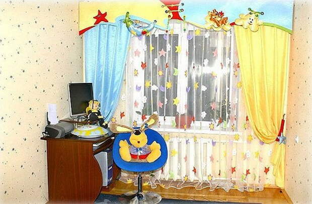 Фигурный ламбрекен на занавесках для детской комнаты