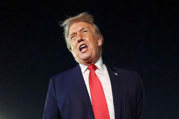 Трамп отказался ехать на предложенный Макроном саммит с участием России