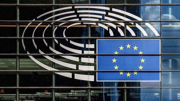 В посте Еврокомиссии о разъеме USB-C увидели нацистский девиз