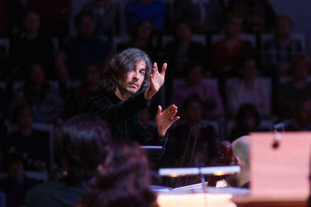 «В каждой музыке — Бах, в каждом из нас — Бог»: Камерный оркестр России отметил 70 лет