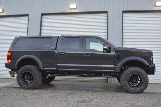 MegaRexx MegaBronc — семиместный Ford F-250 в костюме Bronco
