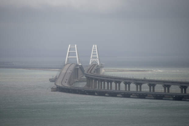 Перекрытие Крымского моста спровоцировало задержку поездов