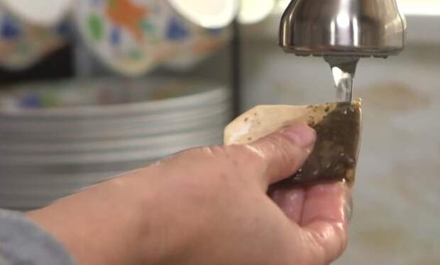ways_to_reuse_old_tea_bags_10