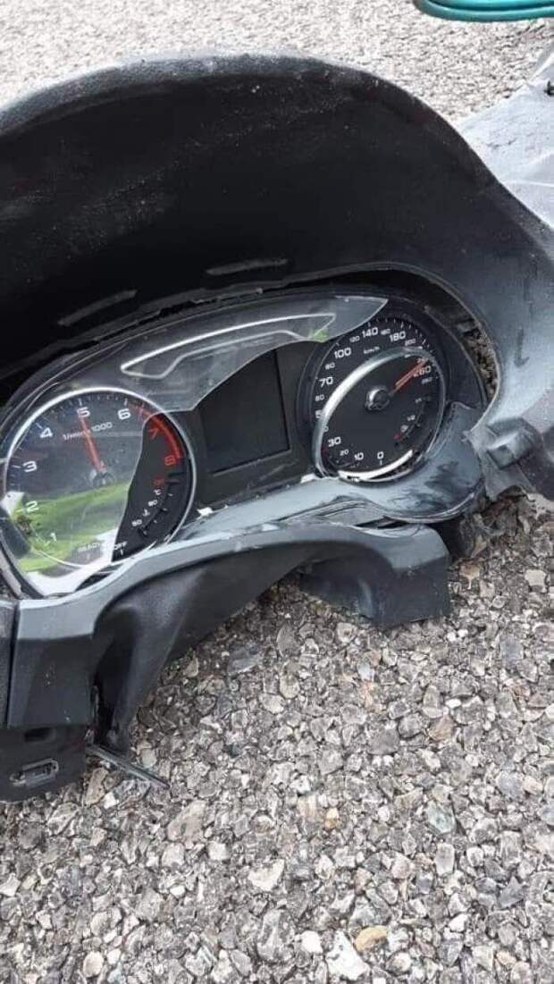22-летний водитель Audi сгорел в поврежденной машине. Пожарные ничего не смогли сделать, хотя они и быстро прибыли на место ДТП.