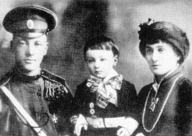 Ахматова, Гумилев и сын Лев Ахматова, Гумилев и сын Лев
