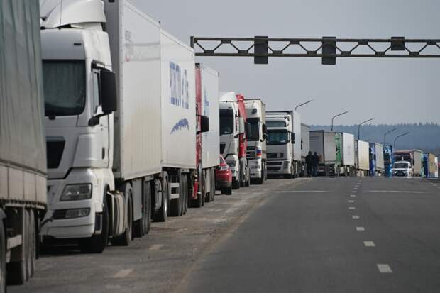 Контрабандисты прорвали российскую таможню на фурах с запрещенным товаром