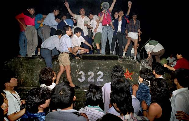 Расстрел демонстрантов на площади Тяньаньмэнь 25 лет назад Tiananmen Square 24 Расстрел демонстрантов на площади Тяньаньмэнь 25 лет назад