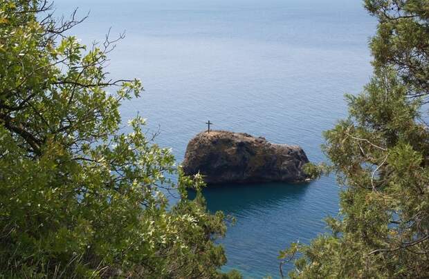Скала Крест: место чудесного спасения моряков (Крым)  