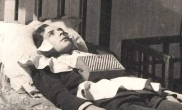 Иван Качалкин лег спать в царской России, а проснулся уже в СССР. Его сон длился 22 года