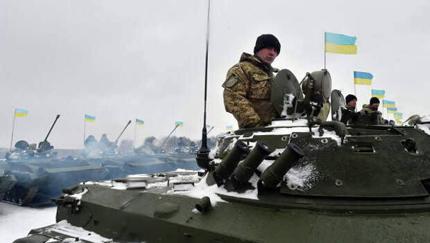 Украинские военнослужащие на военной базе