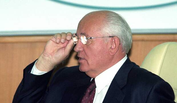 Горбачев призвал повторить в России уроки августа 91-го