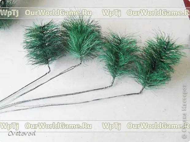 Как сделать елку из лески. Елочка из лески своими руками. Украшения на елку из проволоки. Подлесная елка из шаров. Светящиеся елки из проволоки.