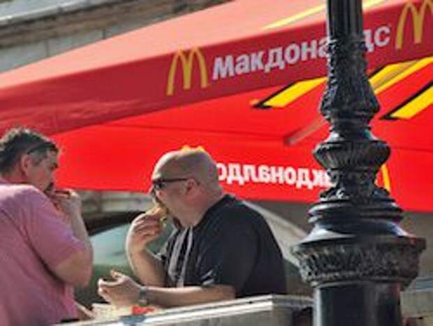 Роспотребнадзор потребовал запретить McDonald’s продавать бургеры Роспотребнадзор потребовал запретить McDonald’s продавать бургеры