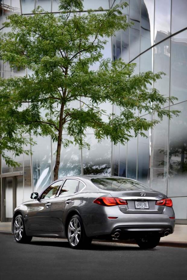 Infiniti Q70 заявлен на Париж с дизелем от Mercedes