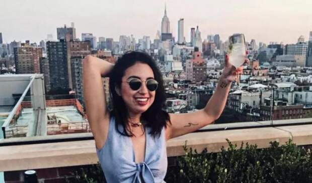26-летняя девушка взяла в долг целое состояние, чтобы потратить на рекламу своего профиля в 