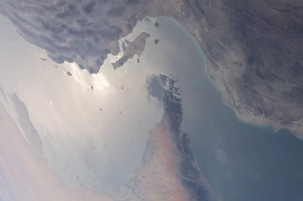 Bloomberg: трафик через Ормузский пролив достиг максимума с начала войны