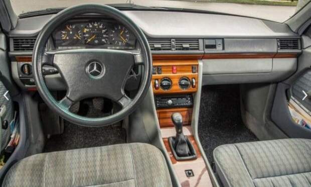 Прекрасно сохранившийся салон Mercedes-Benz E-Class W124. Прекрасно сохранившийся салон MercedesBenz EClass W124
