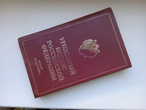 Двое выходцев из Азербайджана изнасиловали в Боровичах несовершеннолетнюю