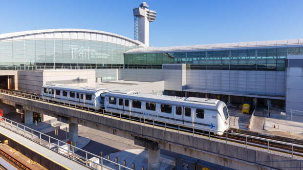 Захват терминала: бездомные терроризируют туристов в аэропорту Нью-Йорка