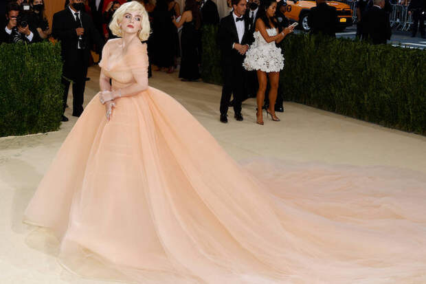 Билли Айлиш в Oscar de la Renta на Met Gala