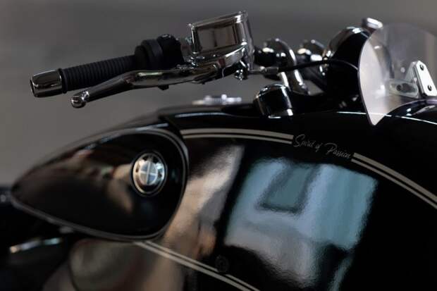 Kingston Custom вручную превратила BMW R18 в кастомный мотоцикл в стиле ар-деко
