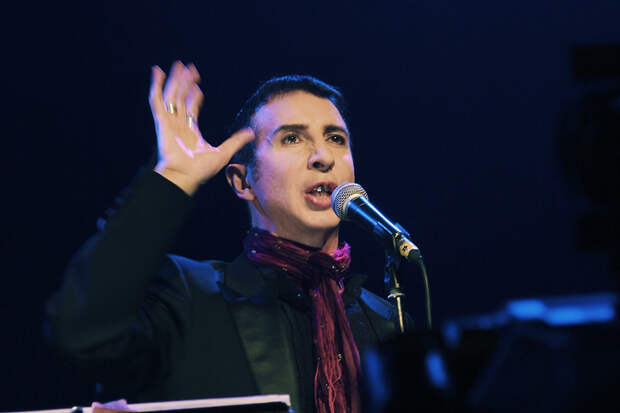 http://upload.wikimedia.org/wikipedia/commons/4/42/Marc_Almond_@_Manezh_Kadetskogo_Korpusa.jpg
