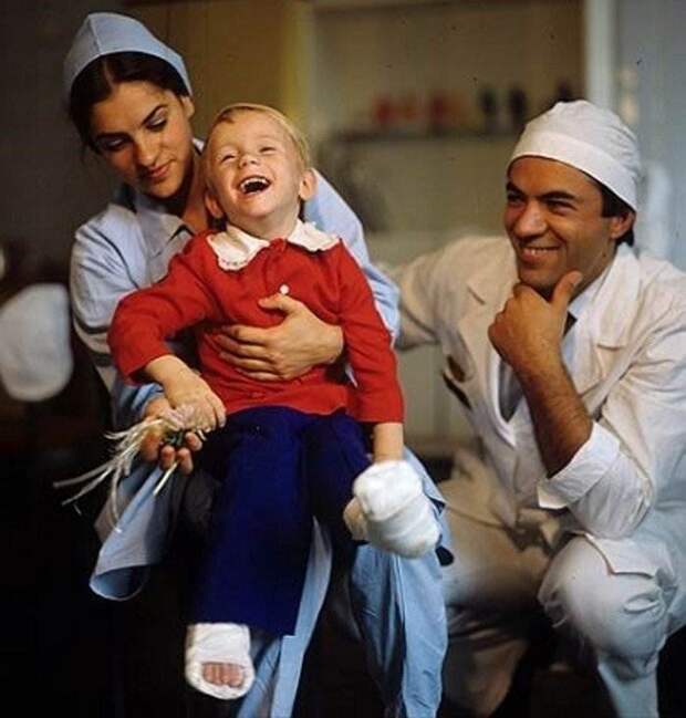 Этой малышке родной отец отрезал обе ноги косилкой. Однако врачи смогли совершить немыслимое Этой малышке родной отец отрезал обе ноги косилкой. Однако врачи смогли совершить немыслимое