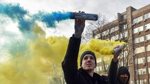 Киев язвительно отреагировал на ноту Москвы из-за плакатов