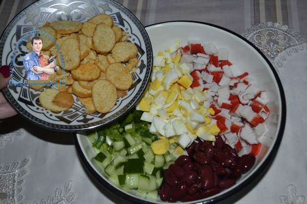 Салат с красной фасолью и крабовыми палочками