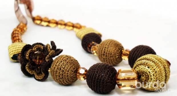 Вязаное колье