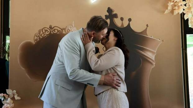 Первая официальная регистрация брака в парке 