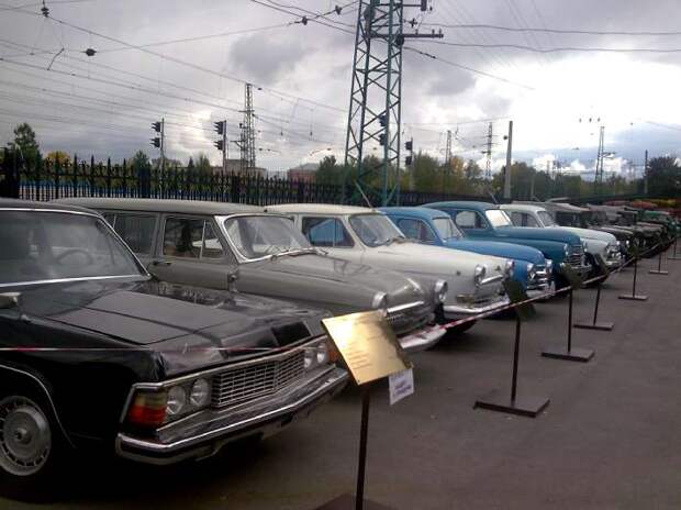 Выставка ретро-автомобилей в Новосибирске.