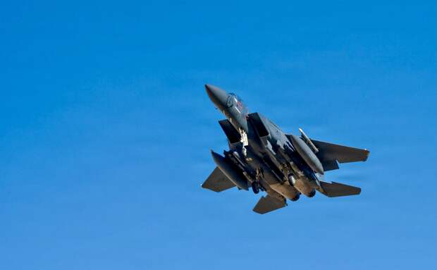 Иран сбил американский F-15: один пилот спасён, поиски второго продолжаются
