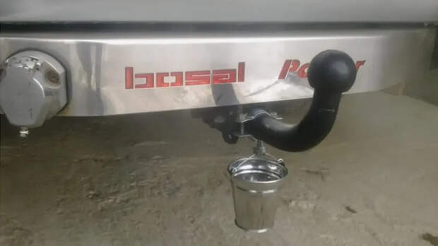 Зачем водители стали вешать ведёрко на фаркоп