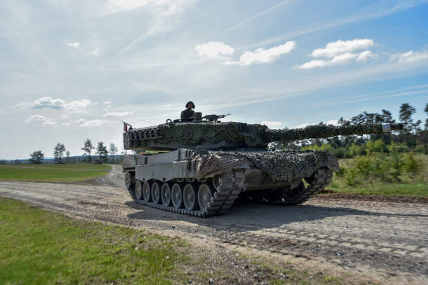 Рогов: ВСУ начали перебрасывать на Харьковское направление танки Leopard