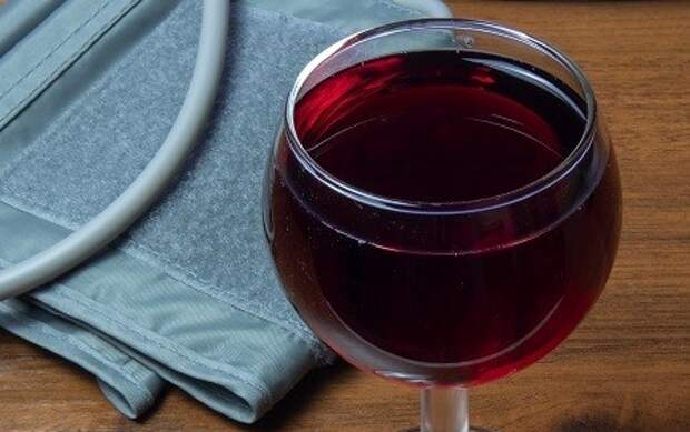 Как красное вино влияет на давление. Красное сухое вино от давления. Красное вино и давление. Красное сухое вино от повышенного давления. Красное вино поднимает давление или понижает.