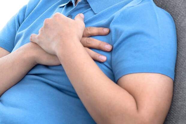 Кардиолог Лондон: ощущение давления в груди является симптомом перед инфарктом