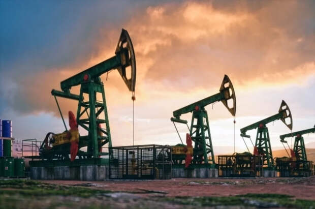 Bloomberg: Иран начал сокращать добычу нефти на фоне морской блокады США