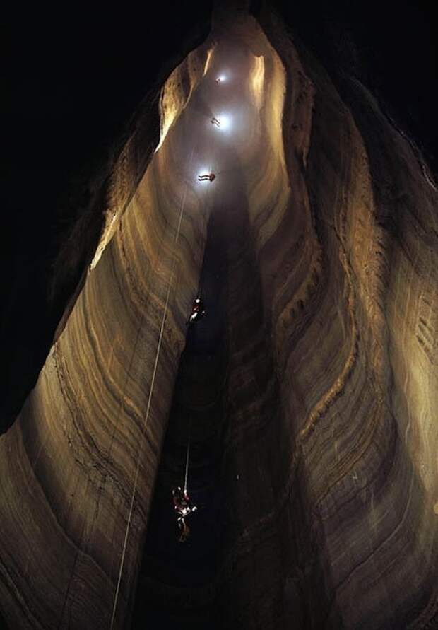 Самая глубокая пещера в мире - фото