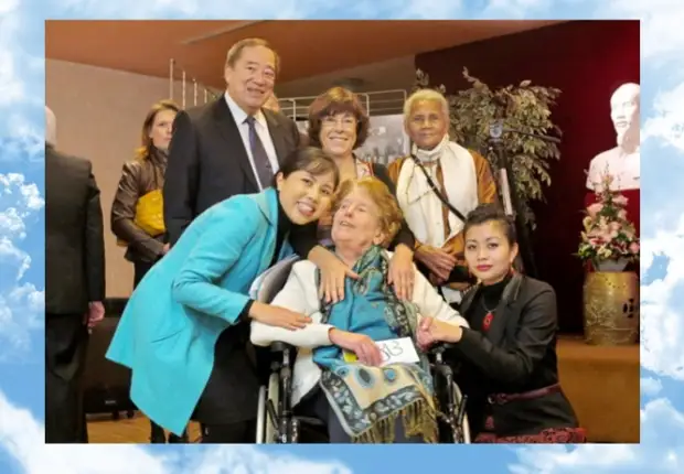 У нее до сих пор есть почитатели, хотя она уже не так популярна.