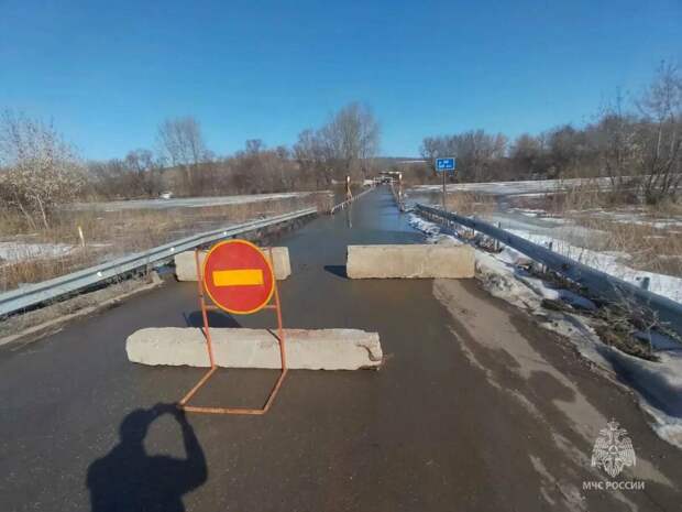 Татарстанда Ык елгасы аша салынган күперне су баскан