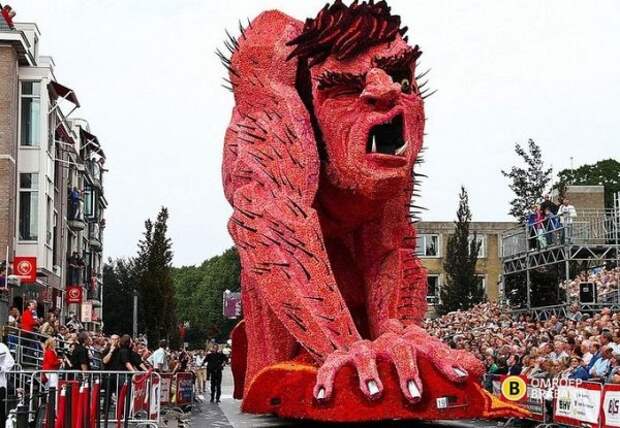 Скульптуры из цветов на параде Bloemencorso Zundert (21 фото)