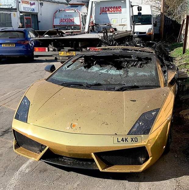 Дорогостоящий Lamborghini загорелся во время поездки