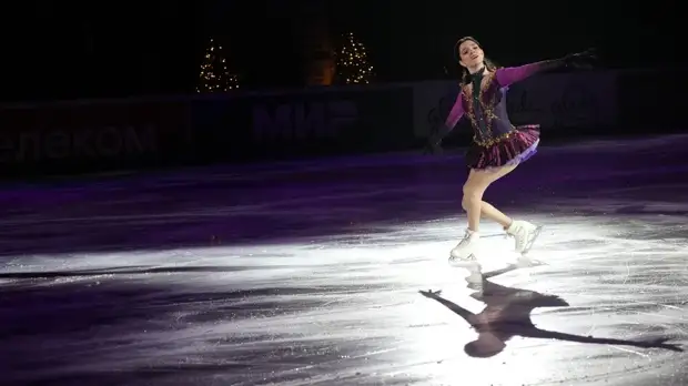 Сальхов Медведевой, номер Загитовой и стриптиз Туктамышевой: чем удивили фигуристы на показательных выступлениях ЧР