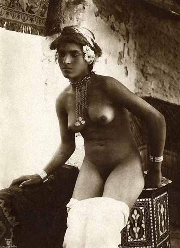Эротические фотографии арабских женщин XX века