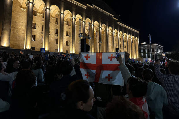 Оператор телеканала "Рустави-2" пострадал при разгоне протестующих в Тбилиси