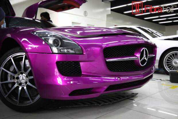Розовый Mersedes Benz SLS AMG