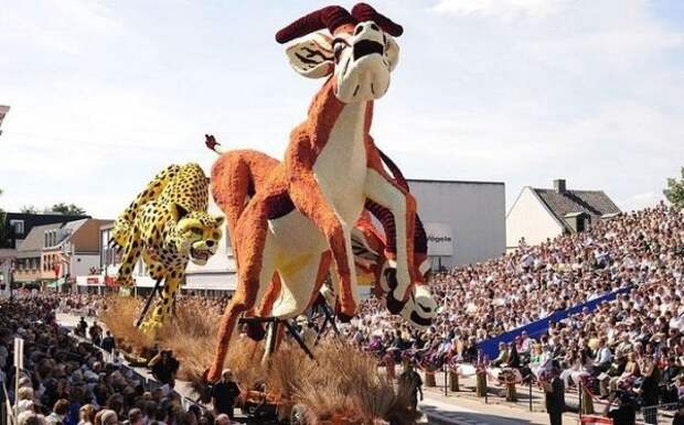 Скульптуры из цветов на параде Bloemencorso Zundert (21 фото)